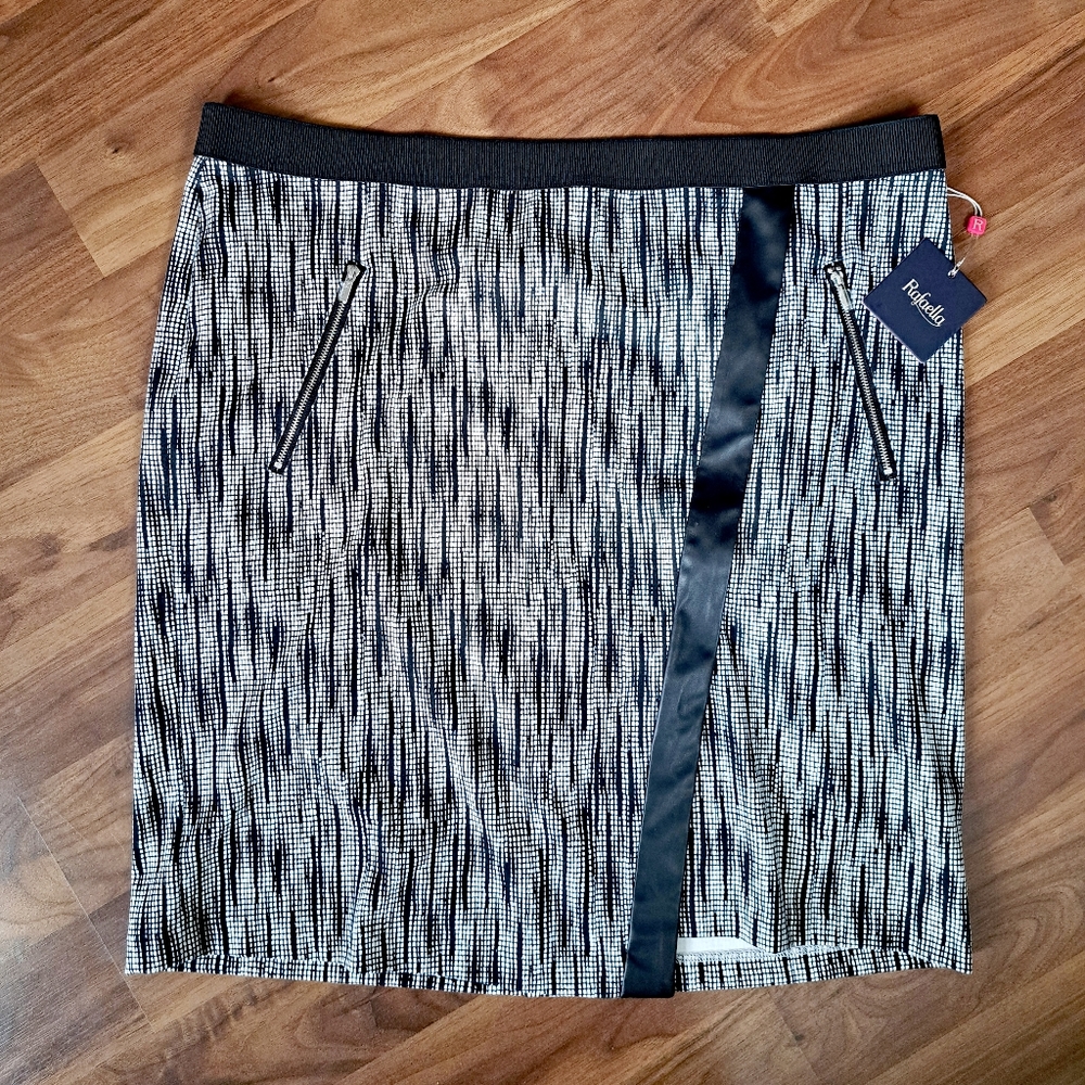 Womens Plus Black and White Skirt